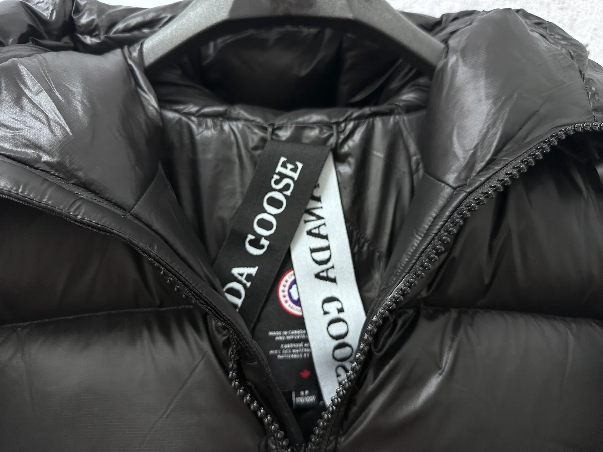 P780 [𝘾𝘼𝙉𝘼𝘿𝘼 𝙂𝙊𝙊𝙎𝙀] Canada Goose's limited new Crofton puff down jacket, top version, ceiling level Crofton soft loaf, 2024 latest style, cold protection effect up to level 4, using recycled Feather-Light tear-resistant fabric, ultra-light, no weight on the upper body at all! The unique black label highlights your temperament‼ ️ Canada Goose, a Canadian brand, has always been recognized as the warmest down jacket. Various Instagram celebrities, Internet celebrities, and celebrities often wear it for street photos. I make Canada Goose every year, but I still can't get rid of my love for it. No matter how cold the days are, there is no need to be afraid, because there is! Filled with 90% white duck down, it is the legendary warmest down jacket and is known as a must-have for Arctic outdoor sports! The most popular down jacket in the world, celebrities are rushing to buy it, it is a must-have!  Size: S~XXL